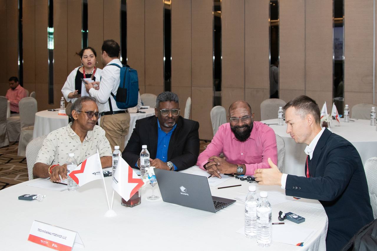 Арсений Трушин на переговорах с партнерами