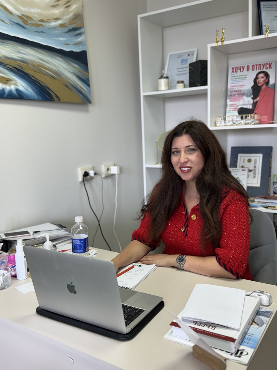 Диана Фердман в офисе