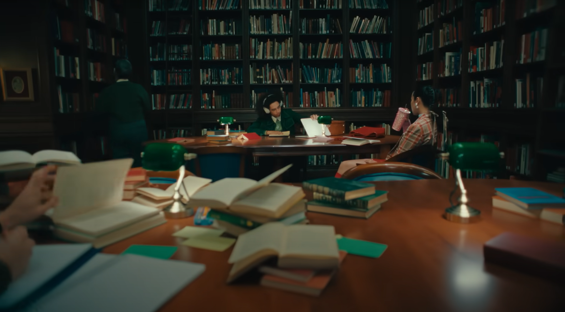 Видеореклама наушников формата OLV