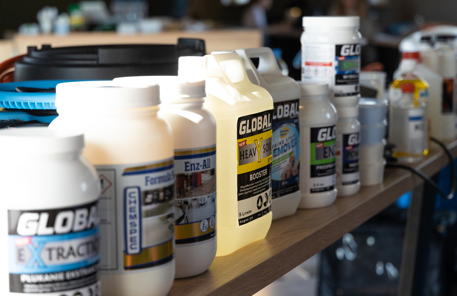 Моющая химия для чистки мебели