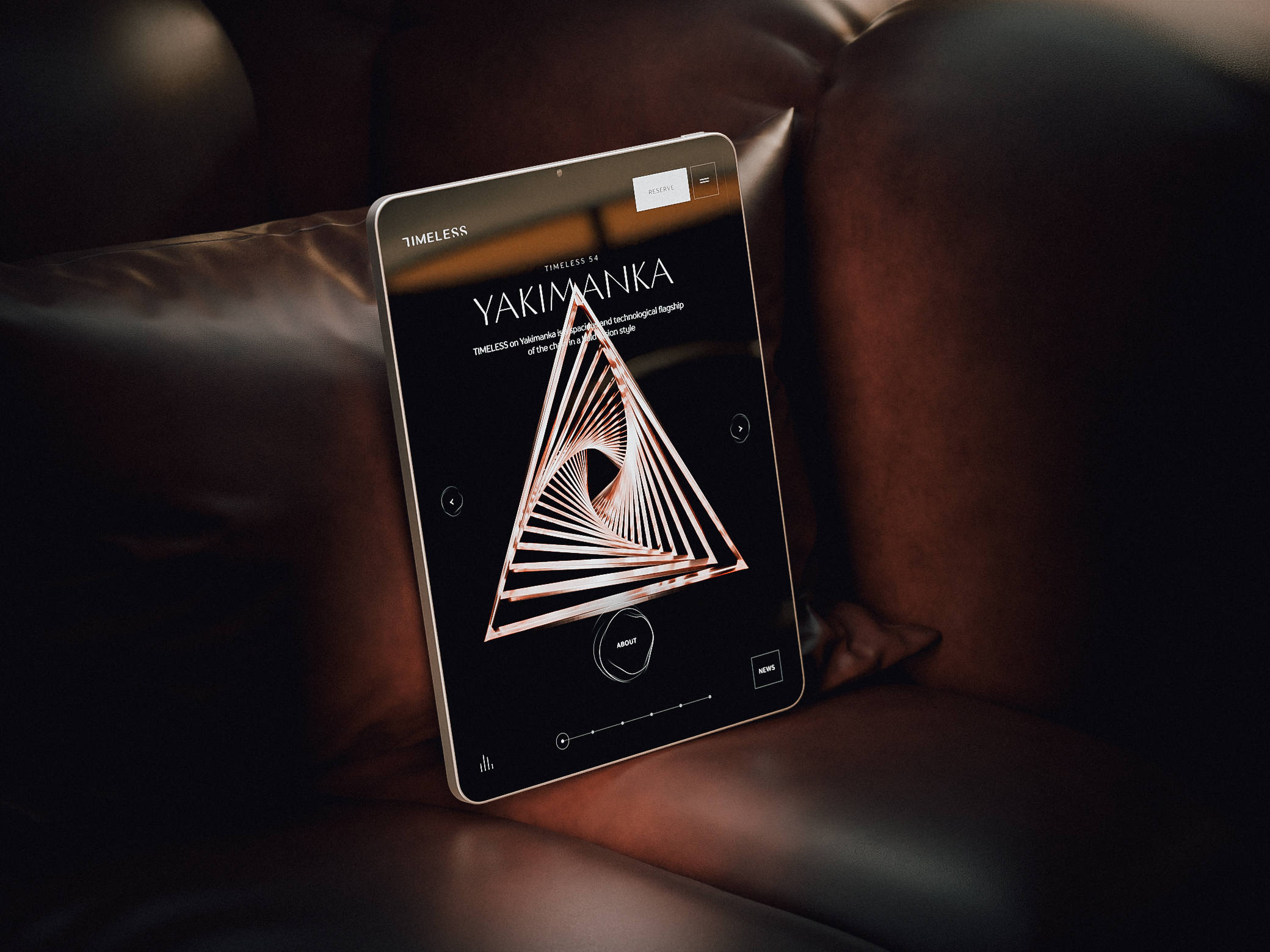 Планшет на диване с открытым на экране сайтом Timeless