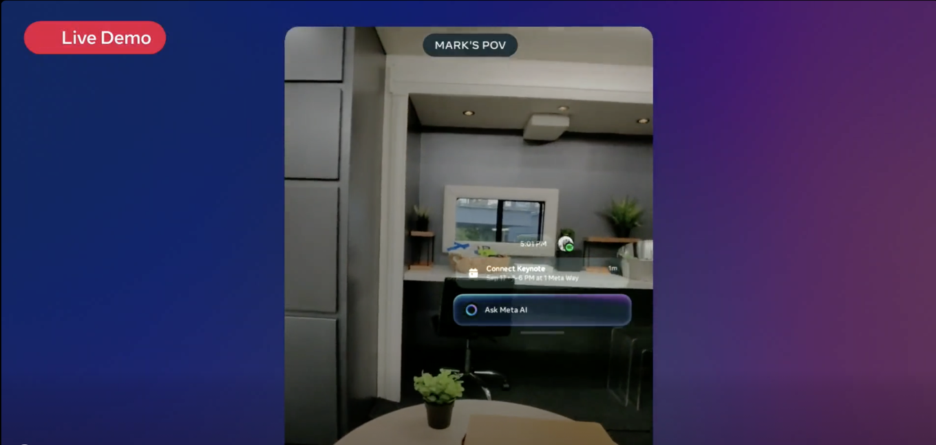 Марк Цукерберг идет на сцену