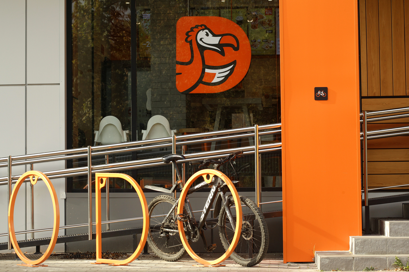 Фото пиццерии с улицы