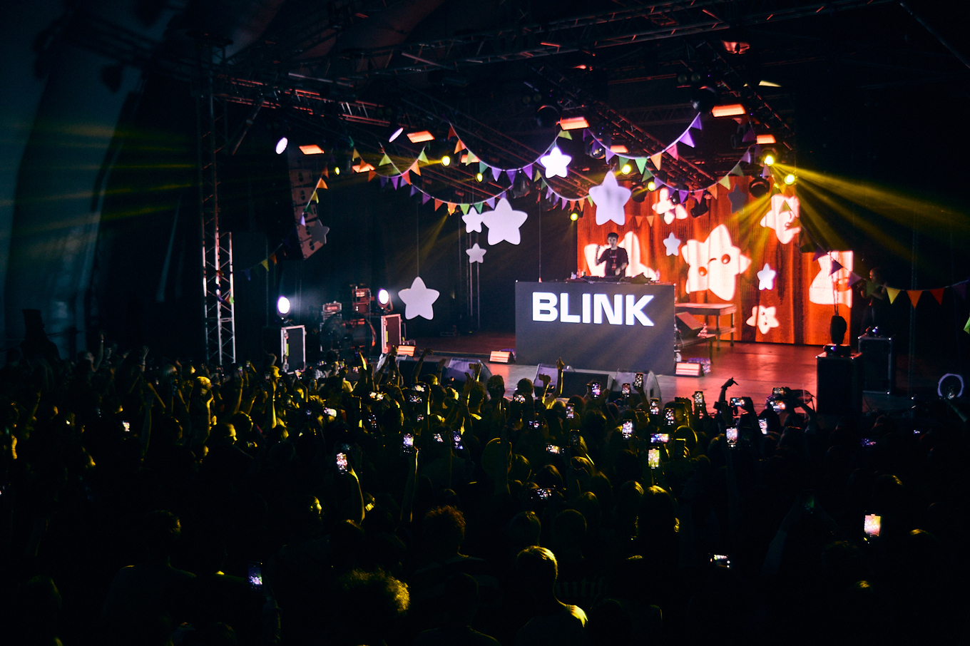 Брендированная сцена