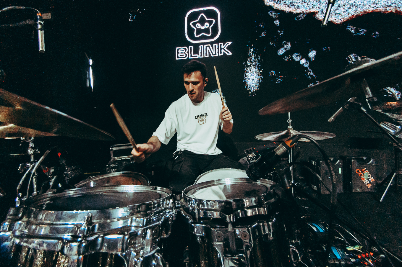 Барабанщик на мероприятии Blink