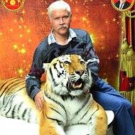 Андрей Kарнаухoв