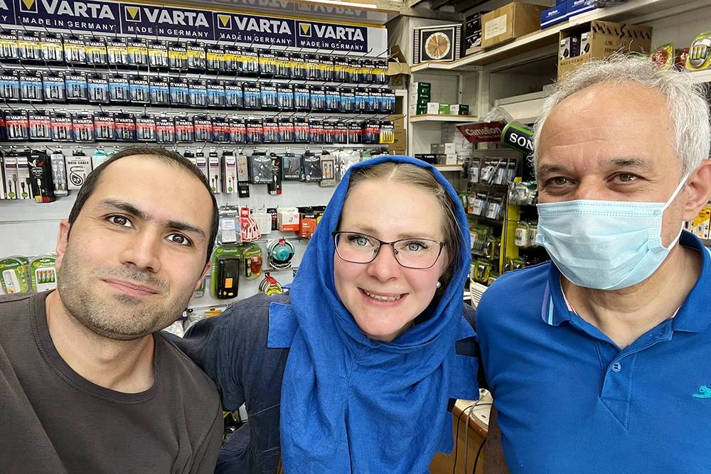 Покупка симкарты в Тегеране действительно проблема. Мне повезло, что местные помогли мне ее решить