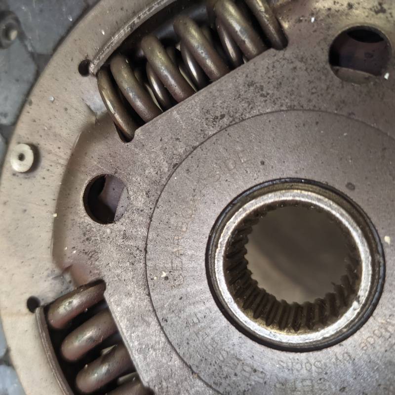 Как понять что пора менять сцепление: 6 признаков