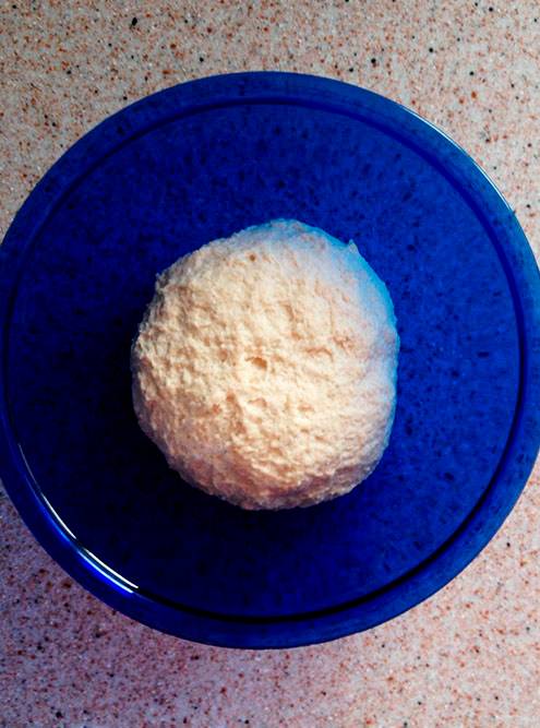 Хлебная заготовка до аутолиза: тесто рыхлое, ингредиенты плохо соединены друг с другом