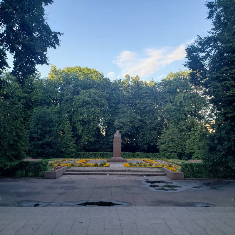 Фото из сквера