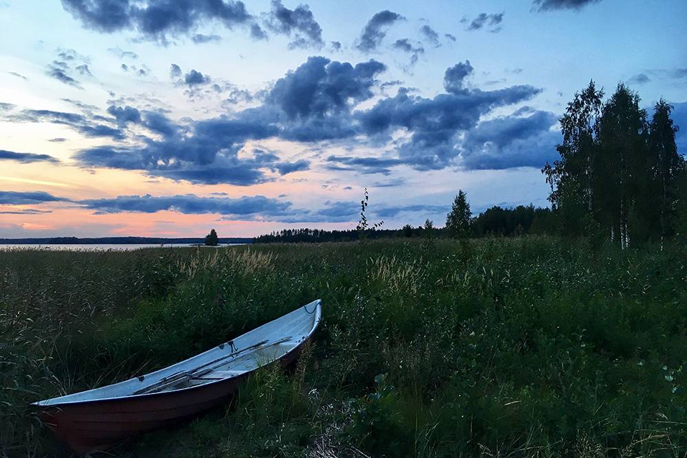В Финляндии столько лодок, что иногда они просто валяются на берегах озер