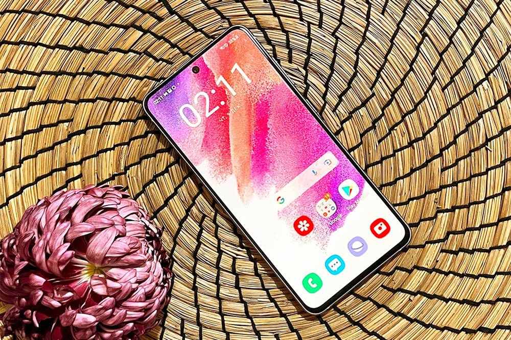 Samsung выпускает OLED-экраны под&nbsp;названием AMOLED. Часто в названиях таких дисплеев встречаются приставки Super или Dynamic — это маркетинговые обозначения матриц