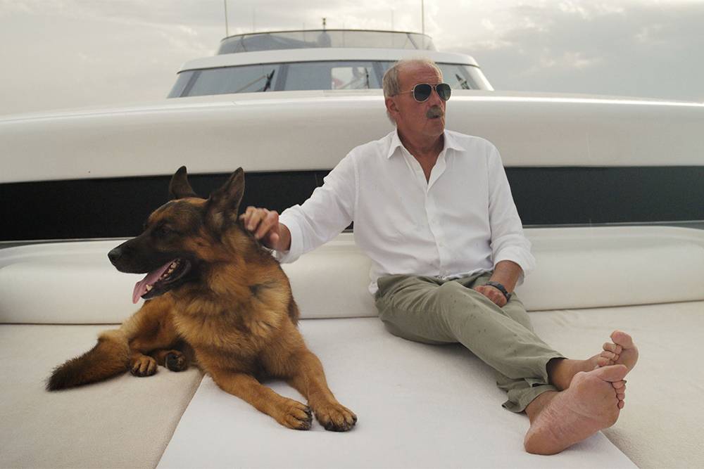 Маурицио и Гюнтер на одной из яхт собаки