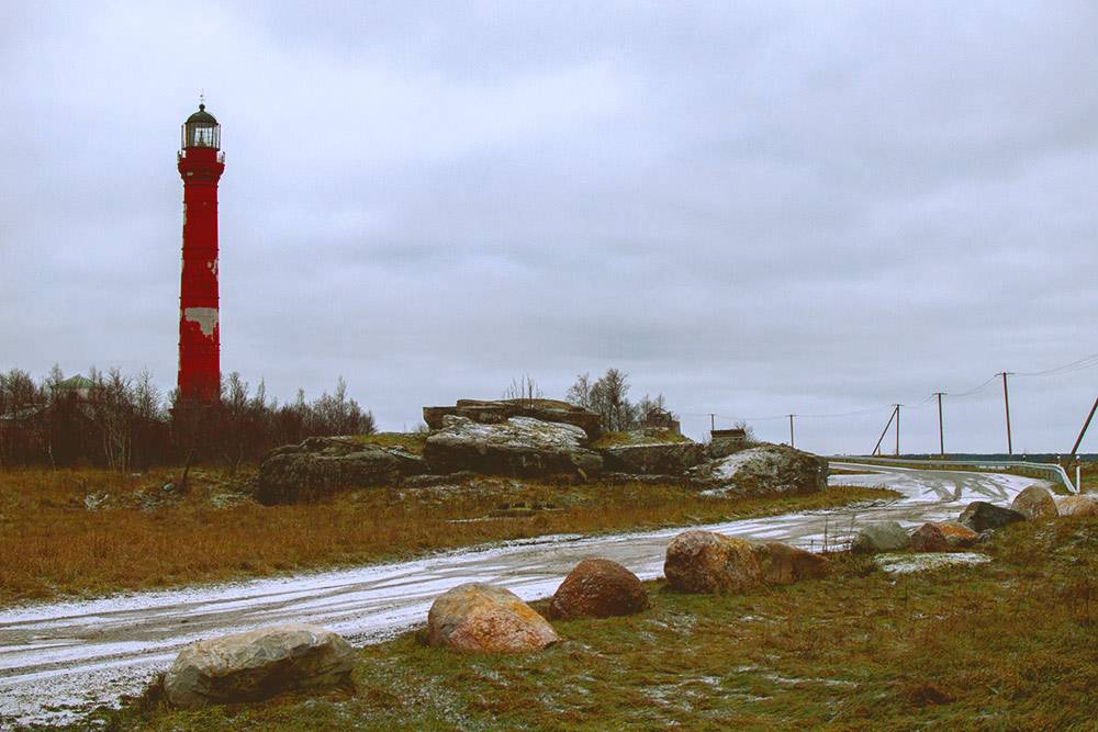 Маяк Пакри стоит на скалистом утесе над&nbsp;Балтийским морем — от видов меня разрывало вдохновением