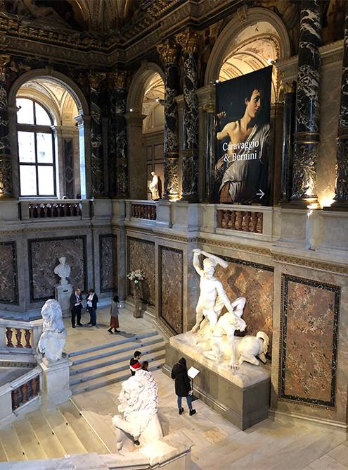 В Вене постоянно проходят интересные и уникальные выставки. Я попала на большую выставку работ Караваджо и Бернини