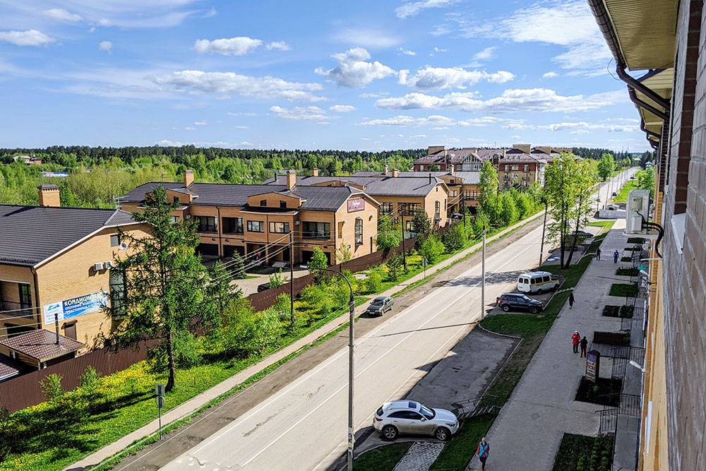 Центральная улица поселка на подъездах к курорту «Усть-Качка»