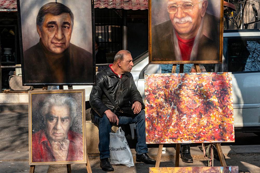 Кроме сувениров на Вернисаже местные художники продают свои картины. Источник: Serkant Hekimci&nbsp;/ Shutterstock