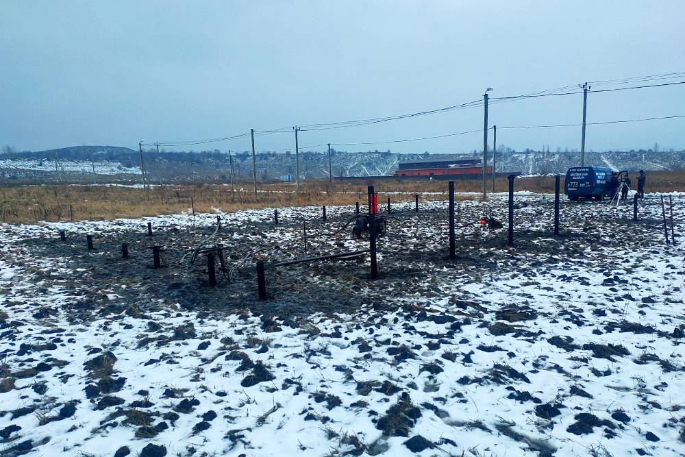 Когда я увидела вкрученные в землю сваи, осознала, что у нас действительно будет собственный дом