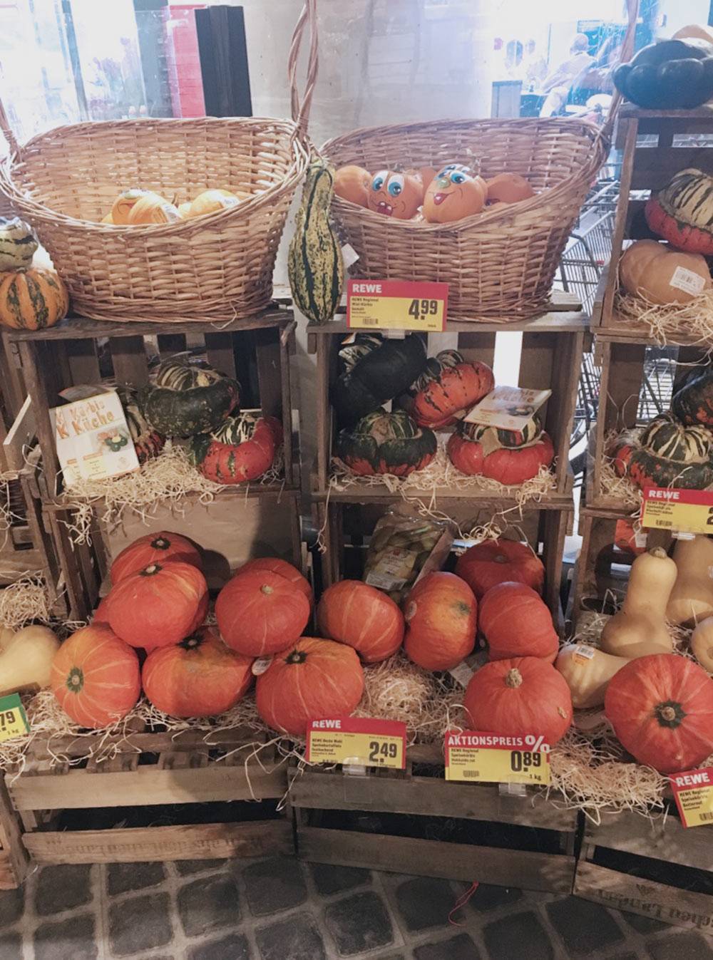 Сезонные осенние продукты в супермаркете Rewe