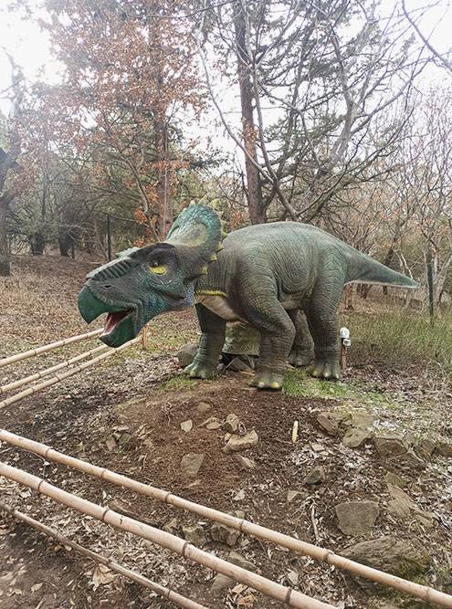 Один из динозавров в парке