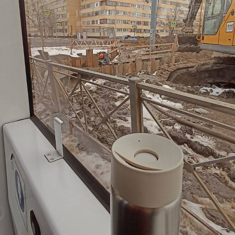 Покажу фото по пути от дома к метро. Сделано неделю назад