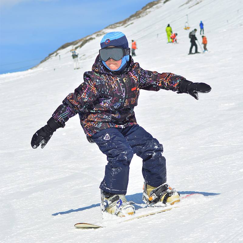 Сын в восемь лет освоил катание на сноуборде
