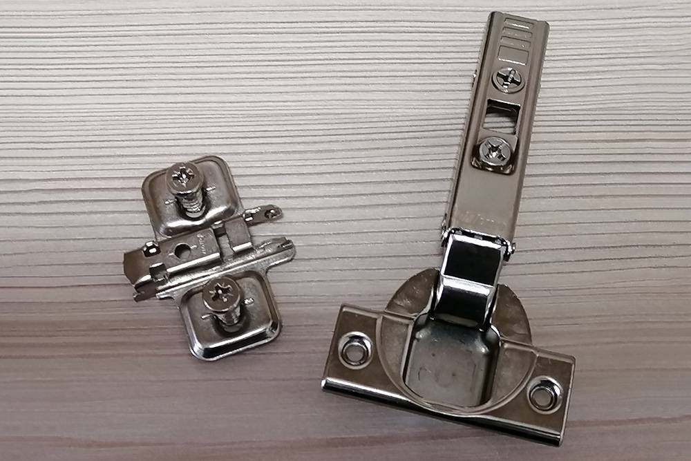 Петля и ответная планка к ней