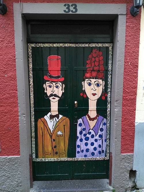 Рисунки есть практически на всех дверях улицы Санта Мария в Фуншале