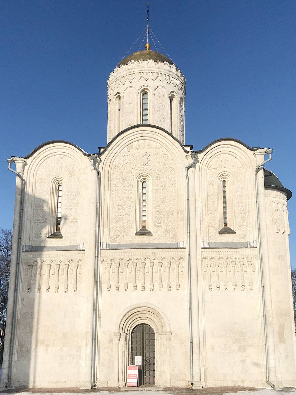 Дмитриевский собор построен в&nbsp;1197&nbsp;году