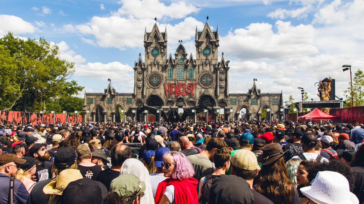 Сколько стоит съездить на метал-фестиваль в Европу