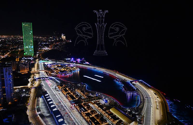 Шоу дронов перед гонкой. Источник: Clive Mason / Getty Images