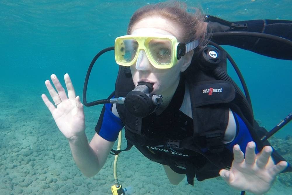 Это должна была быть фотография с рыбками Красного моря, но они кого-то испугались