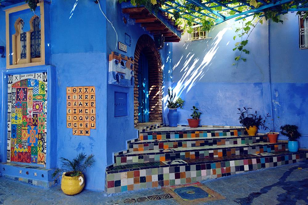 Марокко знаменито синими домами. Такие есть в городе Шефшауэне на севере страны