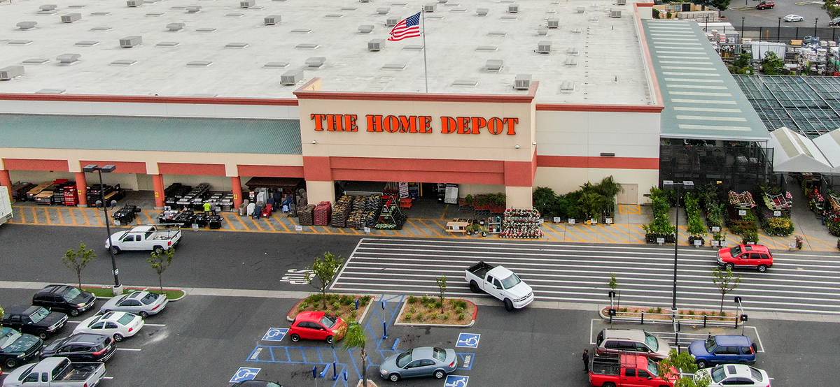 Акции Home Depot упали на 4% после квартального отчета