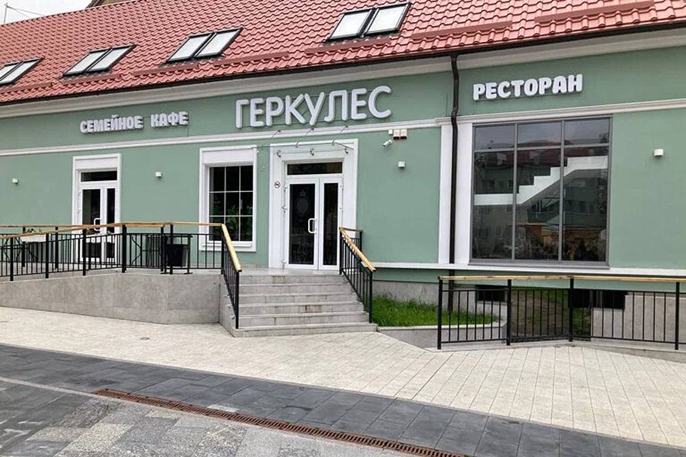 Я не ела в «Геркулесе», но внутрь заходила. В ресторане стильно и спокойно