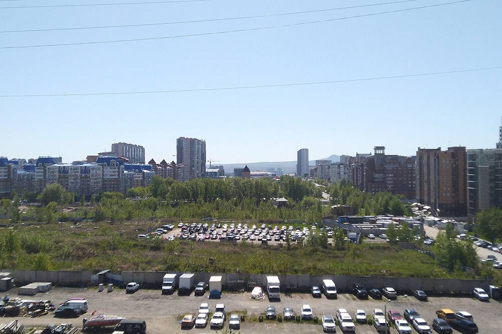 Это вид с балкона офисного центра, седьмой этаж