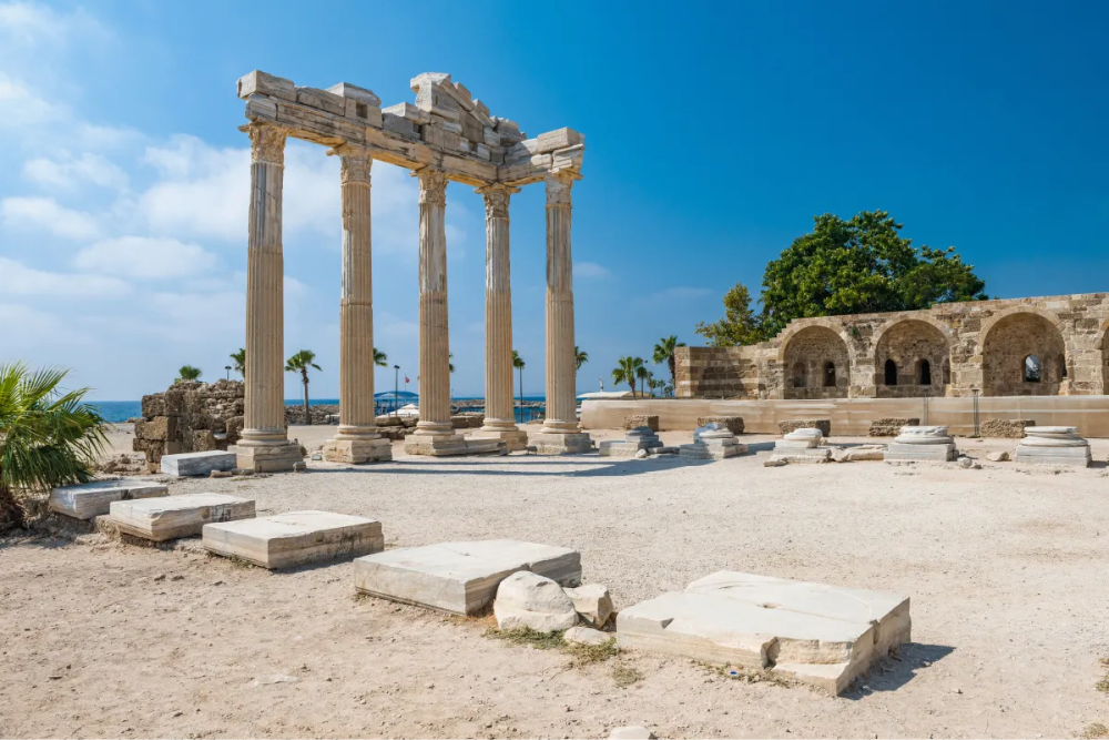 Развалины храма Аполлона. Фото: extradeda / Shutterstock
