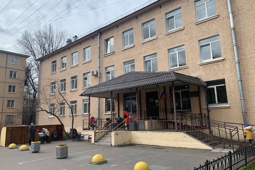 Здание поликлиники на улице Шаумяна, куда вожу дочь