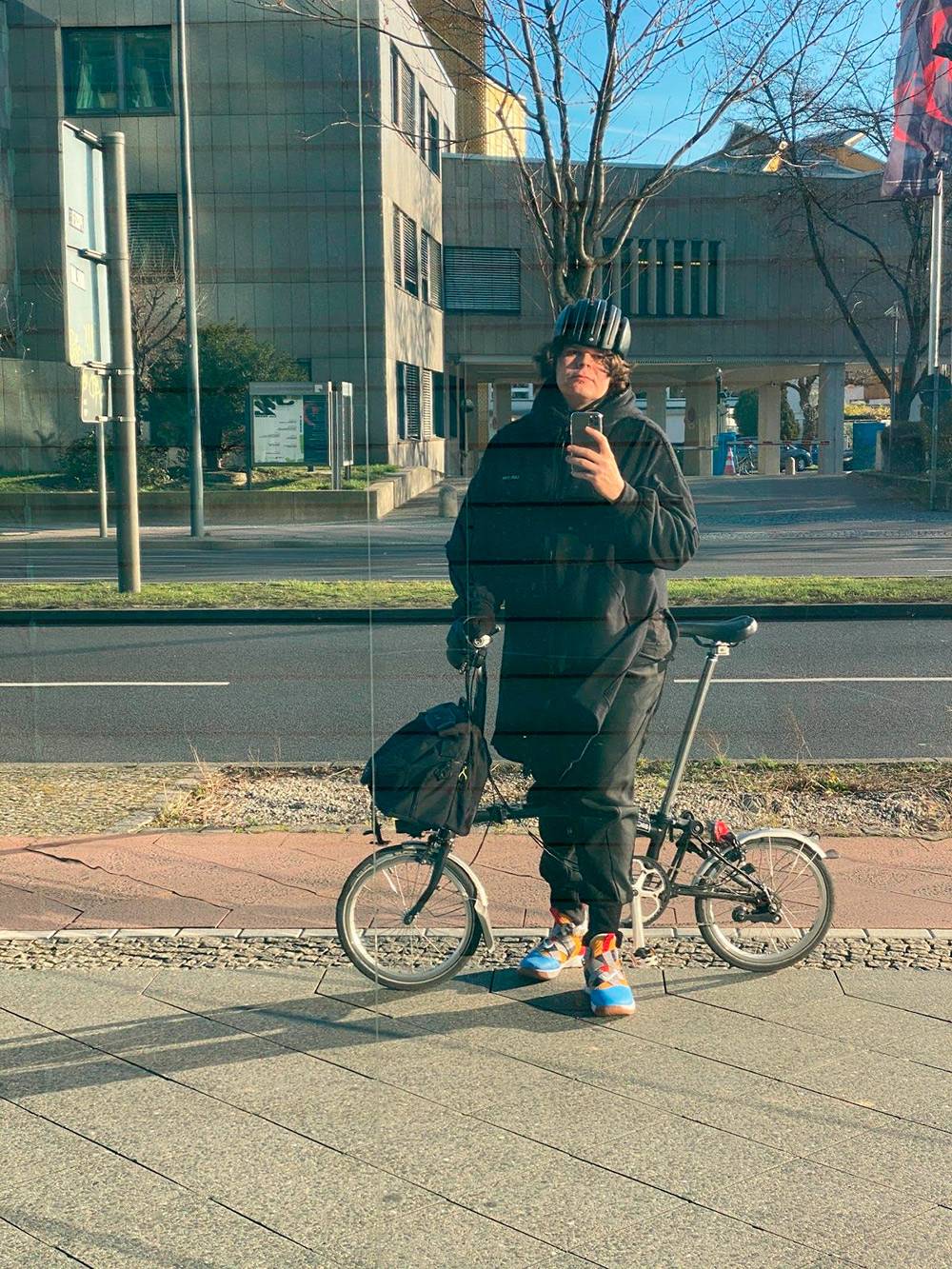 Ездить на общественном транспорте дорого. Во многом поэтому я круглый год езжу на велосипеде. Простой велик в Берлине окупается примерно за месяц