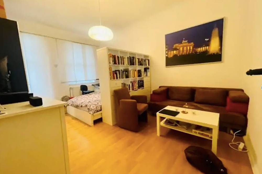 Хорошее зонирование комнаты: отдельное пространство для&nbsp;спальной зоны и&nbsp;гостиный уголок. Источник:&nbsp;immobilienscout24.de