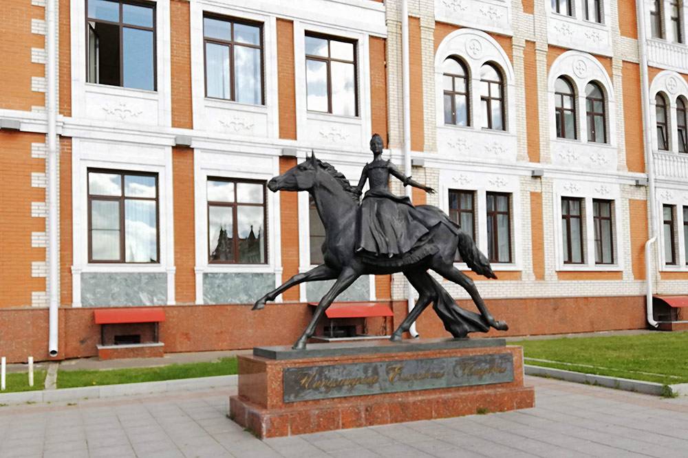 В Йошкар-Оле празднуют свадьбу