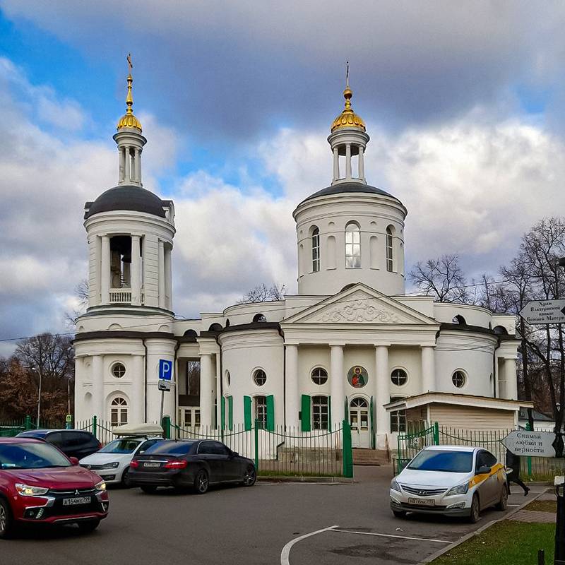 Храм Влахернской иконы Божией Матери в Кузьминках — он тоже находится в парке