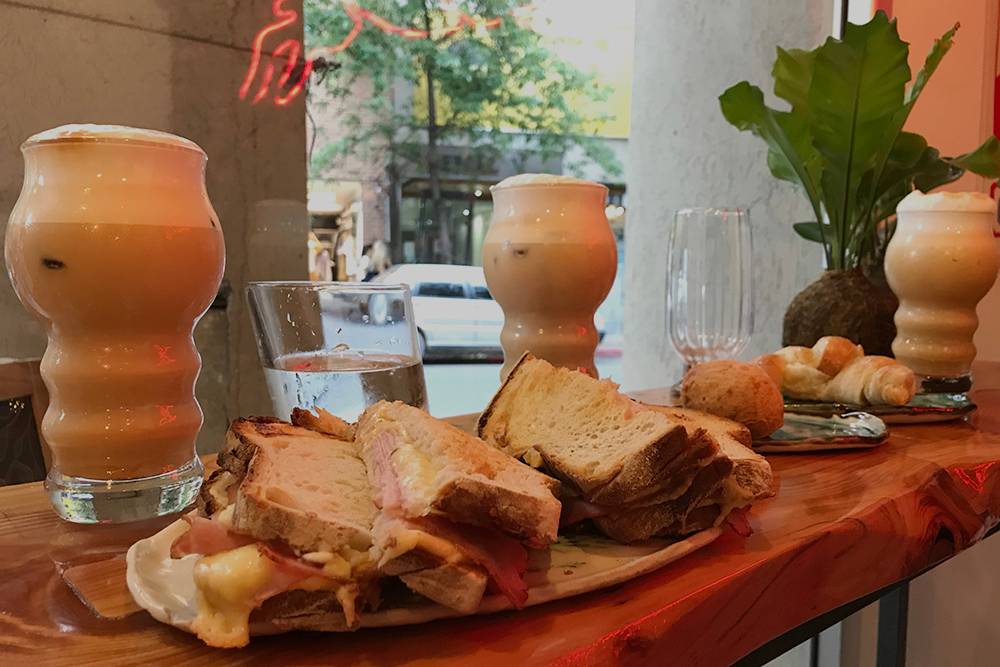 Два стакана айс-латте и сэндвич в Bosque Grow Cafe обойдутся в 1350&nbsp;ARS