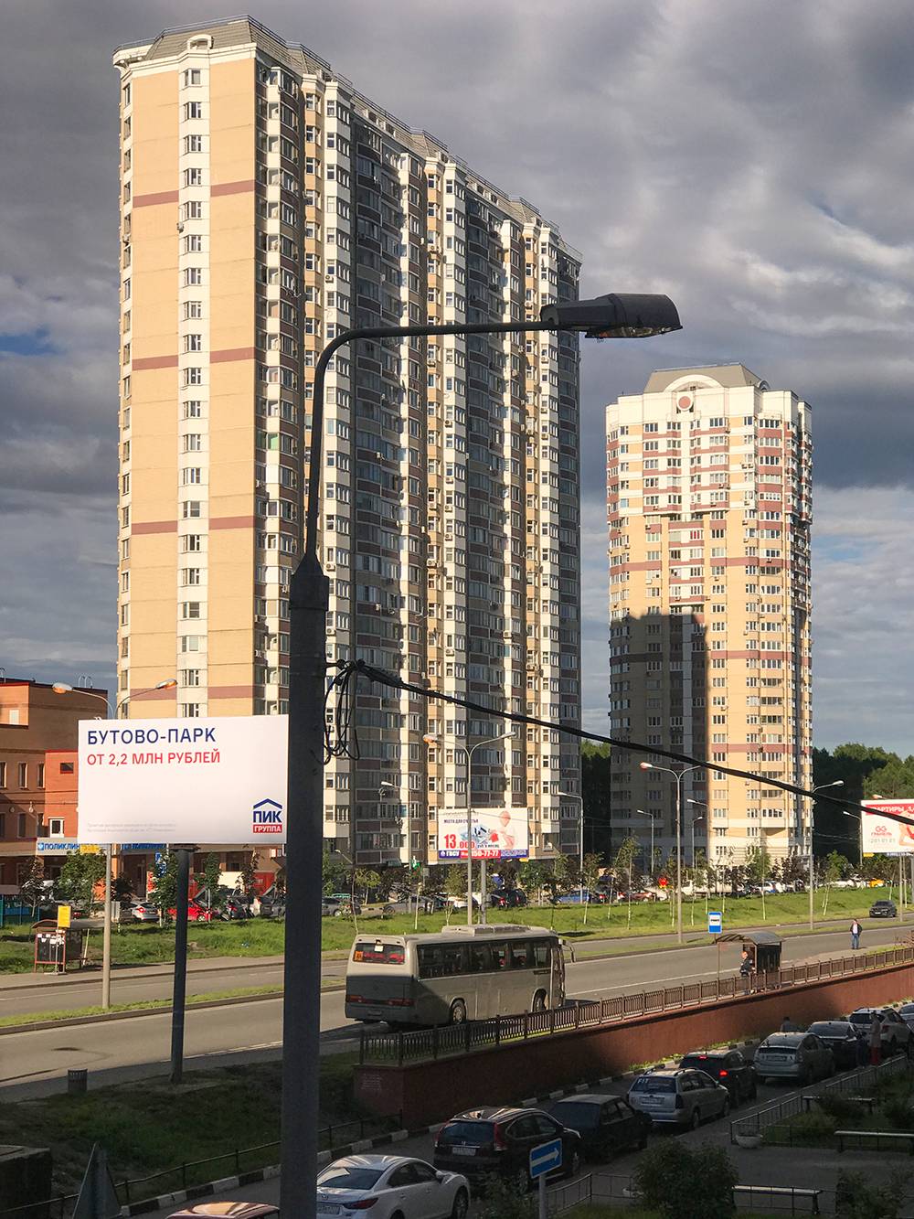 Жилой комплекс «Бутово-парк». Справа — башня, в которой я жил