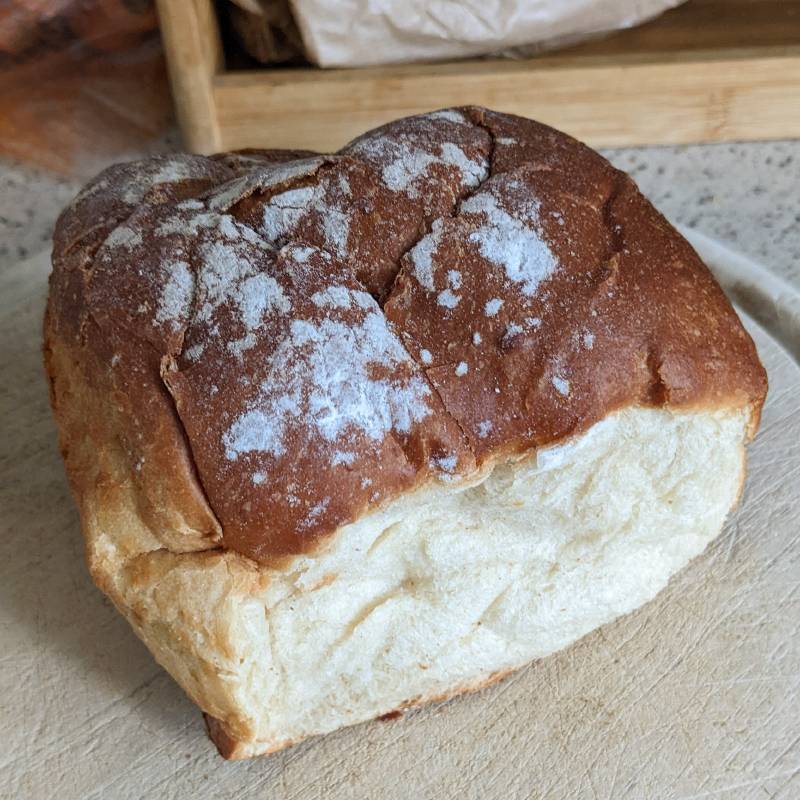 Тот самый легендарный хлеб. По-моему, по нему видно, что он невозможно вкусный