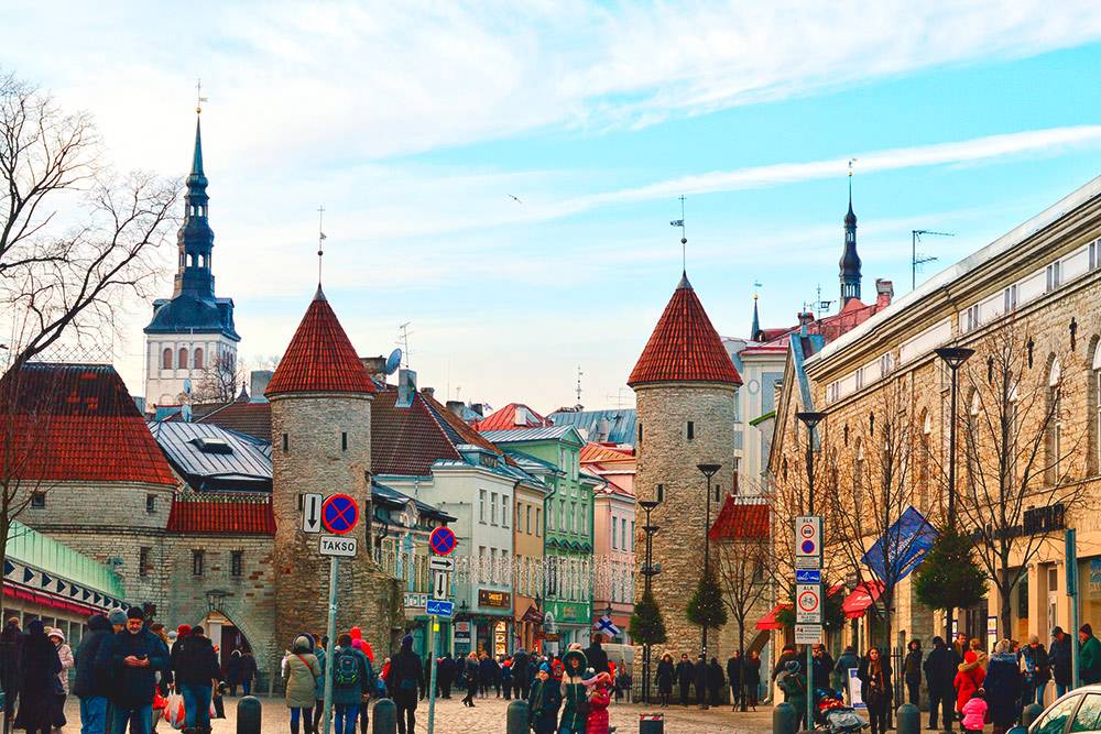 В Старом городе Таллина сохранились средневековые улочки, башенки и соборы