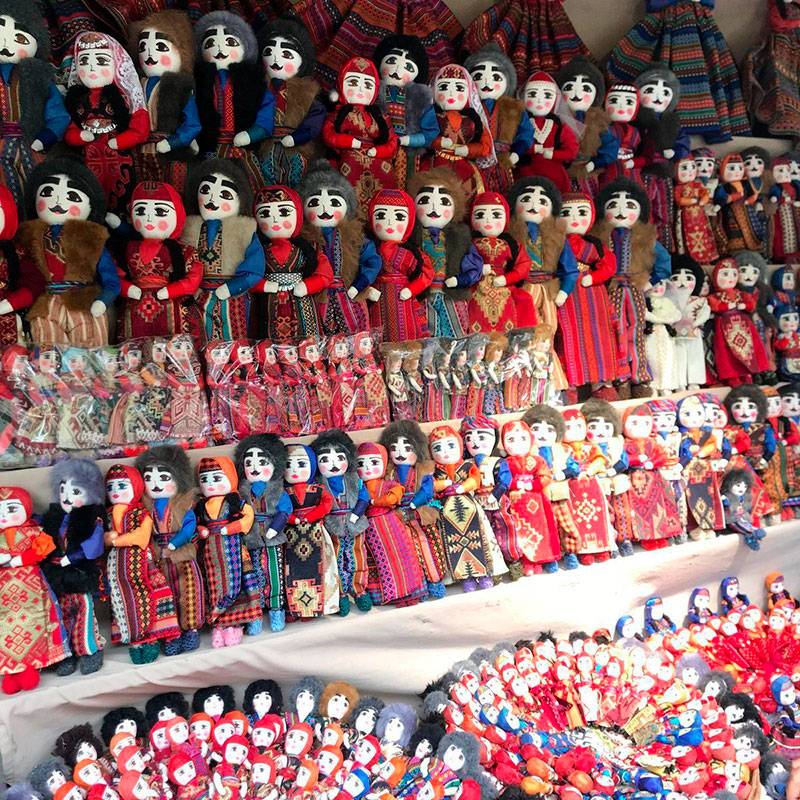 Тряпичные куклы в национальных армянских костюмах