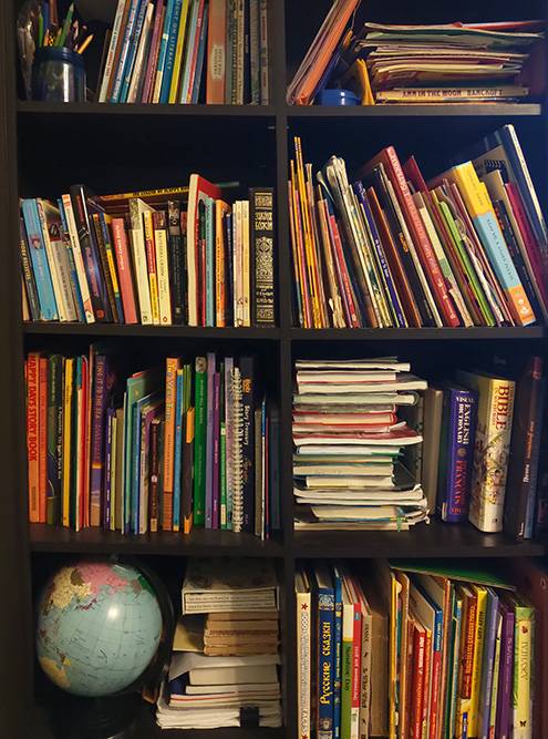Книжный шкаф у детей