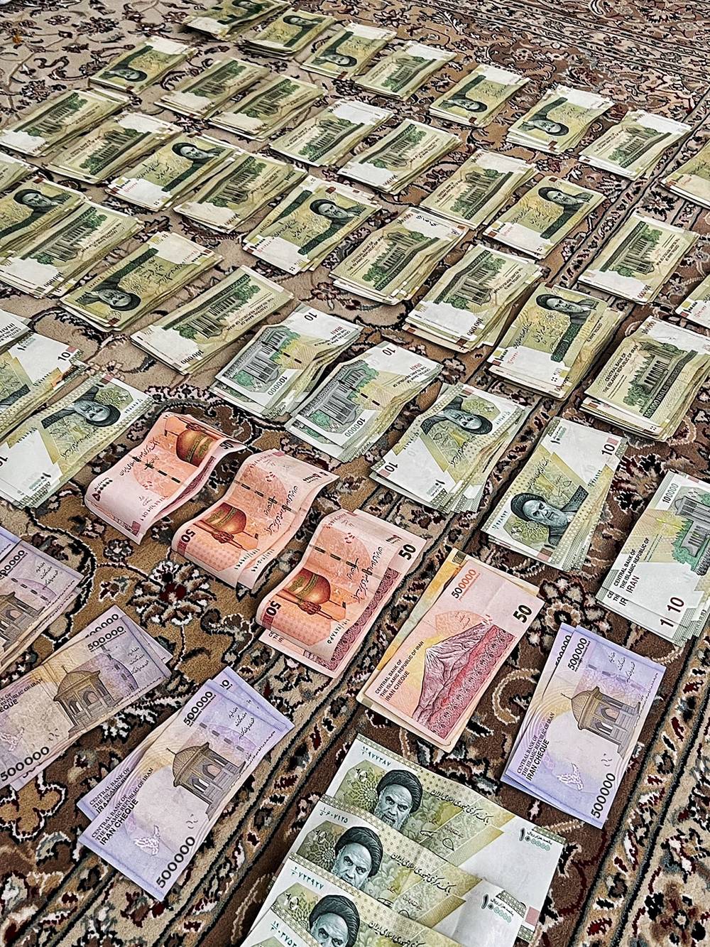 Мне хватило 300 $ (21 159 <span class=ruble>Р</span>) на две недели еще и потому, что я везде спрашивала скидку. При&nbsp;оплате жилья или&nbsp;покупке билета в музей в Иране практически всегда соглашались скинуть 10—30%