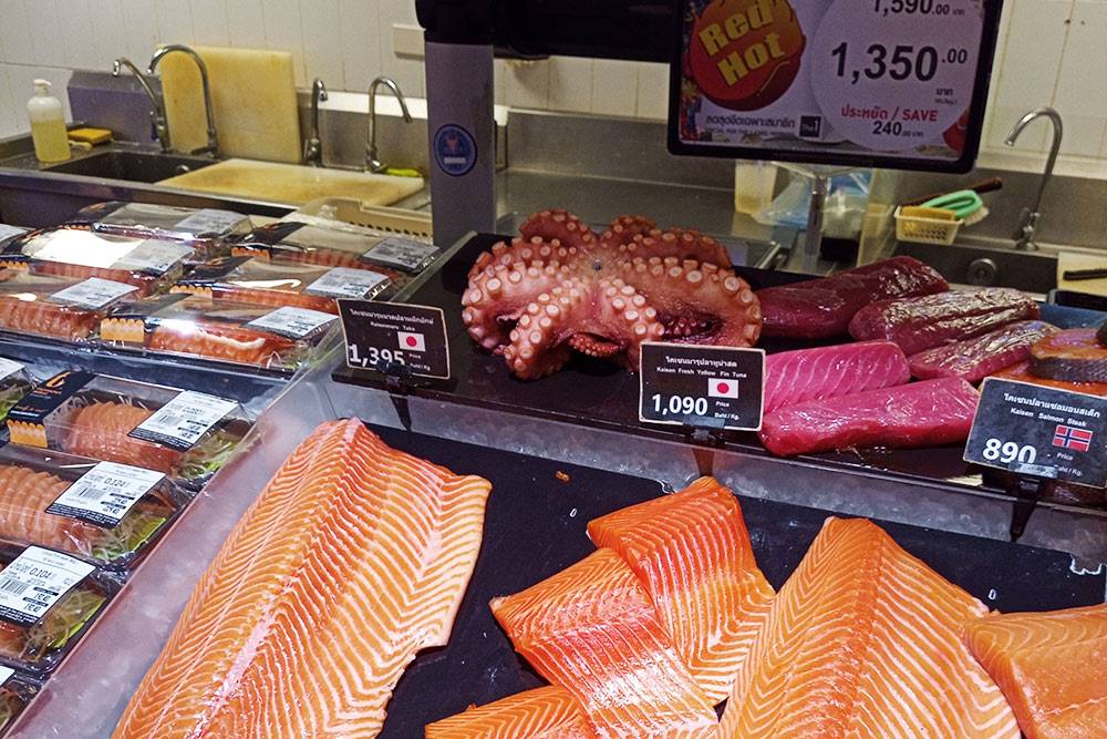 Рыба и морепродукты в супермаркете Tops